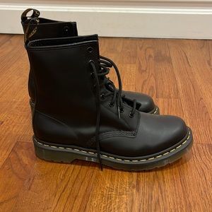 Dr Martens- 1460 Women’s Smooth Leather Lace Up Boots in Black Size 10